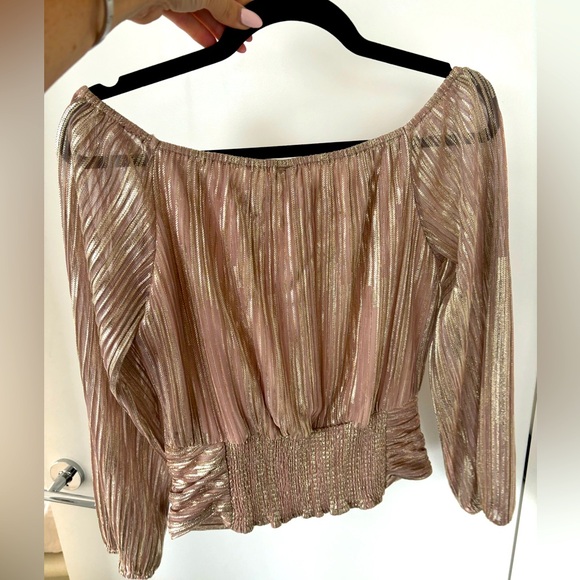 Beautiful Gold Blouse - Picture 4 of 4